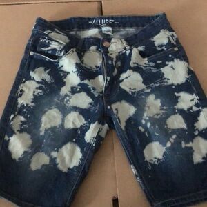 ALLURE DENIM SHORT SIZE 11